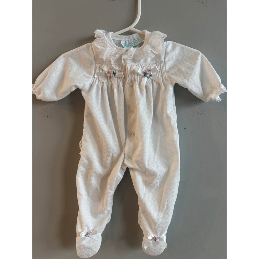 Vintage Baby Gro white ruffle lace sleeper one piece small (0-3 m) cottagecore